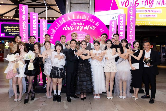Dàn diễn viên trong Lật Mặt 8: Vòng Tay Nắng mang đến những màn trình diễn ấn tượng, làm nổi bật những cảm xúc sâu sắc trong từng câu chuyện của nhân vật.