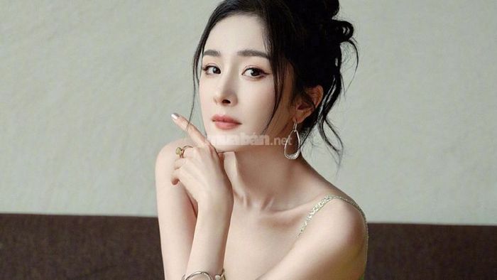 Các ngôi sao nổi tiếng với dáng mắt cáo