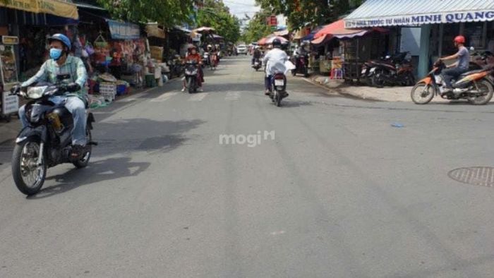 Khu vực Ngã tư Cây Me có giao thông khá thông thoáng, giúp người dân và phương tiện lưu thông dễ dàng