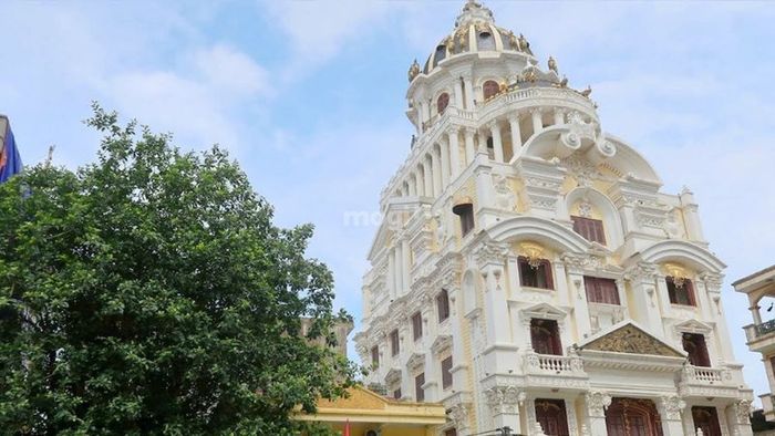 Biệt phủ gà vàng Hà Nội