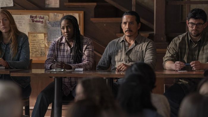 Gabriel Luna và Rutina Wesley trong The Last of Us