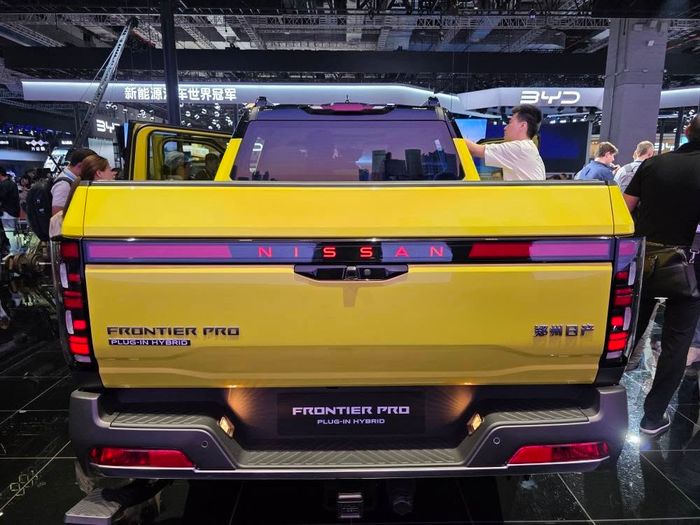Nissan Frontier PRO PHEV 5.jpg