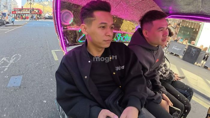 Mộng thấy cùng người nổi tiếng đi dạo chơi