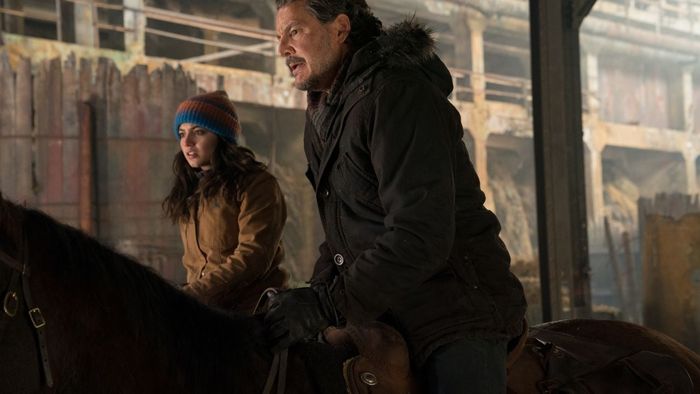 Pedro Pascal và Isabela Merced trong The Last of Us