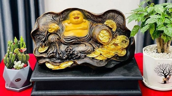 Việc đặt tượng Phật Di Lặc trong phòng ngủ là không phù hợp vì đây được coi là hành động thiếu tôn trọng với Phật.