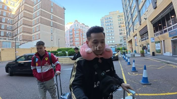 Mộng thấy người nổi tiếng đưa mình đi du lịch