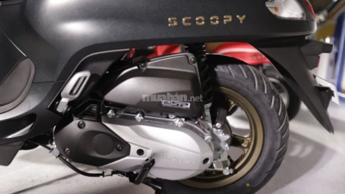 Động cơ của xe Scoopy 2025 mang lại sự kết hợp hoàn hảo giữa hiệu suất và tiết kiệm nhiên liệu, đáp ứng nhu cầu di chuyển linh hoạt và bền bỉ cho người dùng.