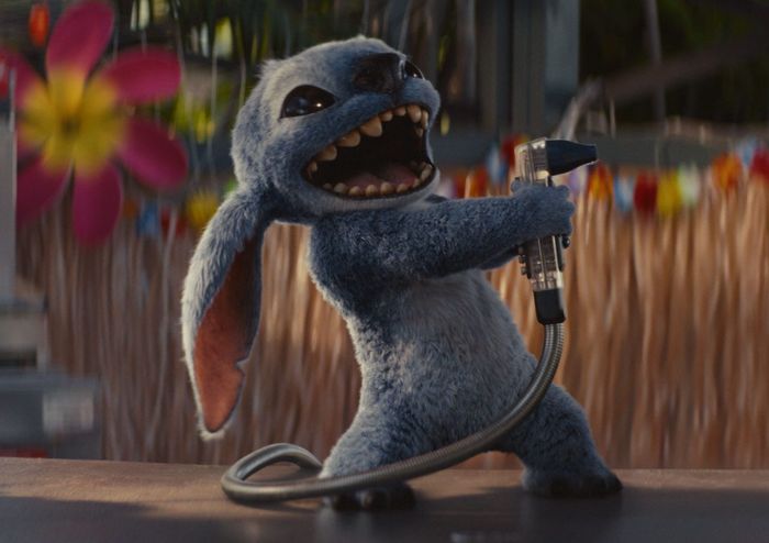Tuy nhiên, phiên bản live-action của Stitch là một phiên bản sâu sắc hơn nhiều.