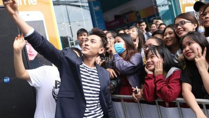 Chiêm bao chụp ảnh với người nổi tiếng