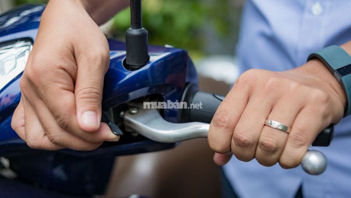 Mẹo sử dụng tay thắng xe Vision an toàn