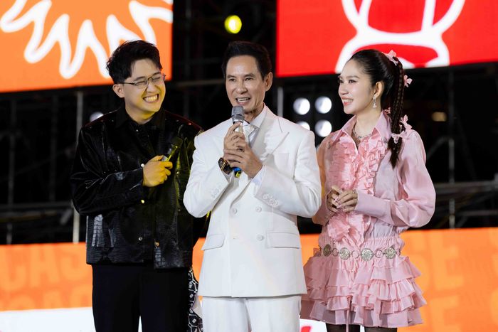 Không giống như hai cảnh đại chiến trước, cảnh thác lũ lại không được Lý Hải chia sẻ nhiều thông tin.