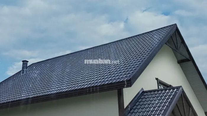 Mái nhà cũng đóng vai trò quan trọng trong việc quyết định chi phí xây dựng nhà