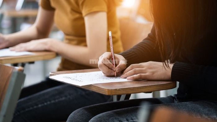 Hạn chế cắt tóc trước kỳ thi cử để tránh ảnh hưởng đến trí nhớ và sự tập trung.