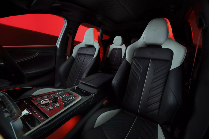 Aston-Martin-DBX-S 5.PNG