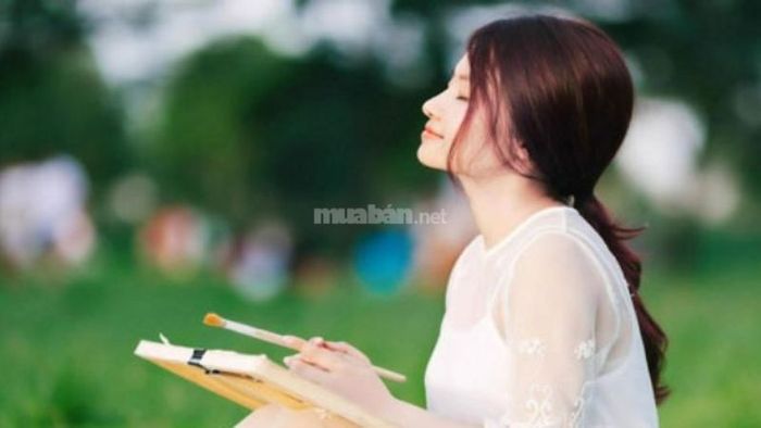 Những phụ nữ có mắt một mí thường có xu hướng sống nội tâm, trầm lặng và rất kín đáo.