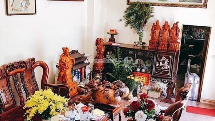 Đặt tượng trong phòng khách