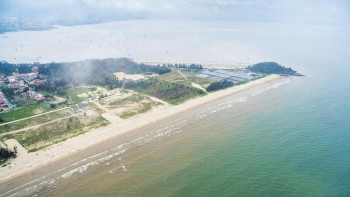 Biển Hải Tiến, một thiên đường biển hoang sơ và yên tĩnh, nằm tại Thanh Hóa, là điểm đến lý tưởng cho những ai yêu thích sự bình yên và vẻ đẹp tự nhiên.