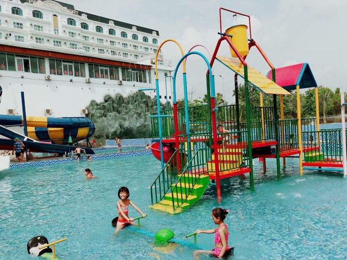 Biển Hải Tiến, với vẻ đẹp hoang sơ và bình yên, là một thiên đường tuyệt vời tại Thanh Hóa.