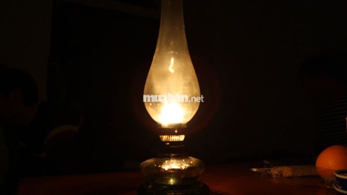 Sử dụng đèn dầu hỏa để diệt mối bay vào nhà một cách hiệu quả