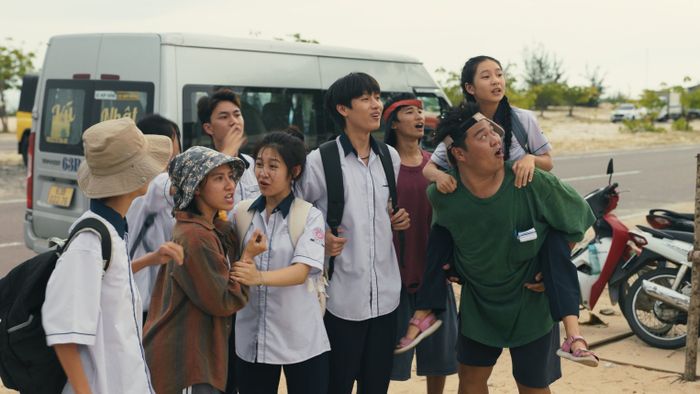 Lật Mặt 8: Vòng Tay Nắng vừa ra mắt trailer chính thức, hé lộ những tình huống gay cấn và đầy kịch tính.