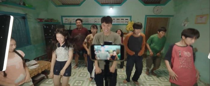 Tâm và nhóm bạn không ngừng nỗ lực luyện tập để chuẩn bị cho cuộc thi Hi Idols.
