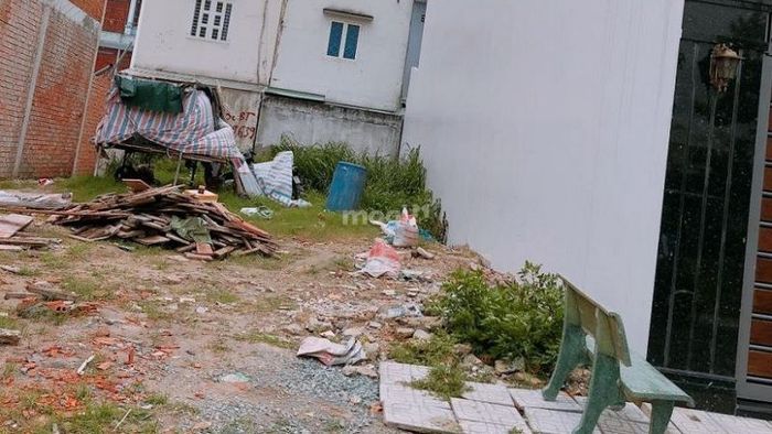 Các mảnh đất không nên mua cũng bao gồm những lô đất nằm giữa các tòa nhà cao tầng