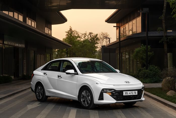 Hyundai Accent (5).jpg