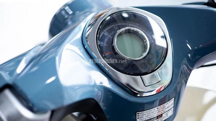 Mặt đồng hồ LCD mang lại vẻ đẹp sang trọng