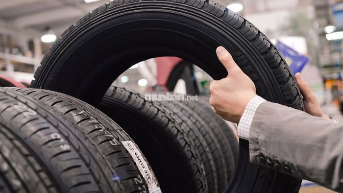 Những kinh nghiệm quý báu khi thay lốp xe ô tô tại nhà