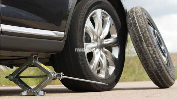 Các bước thay lốp ô tô tại nhà dễ thực hiện