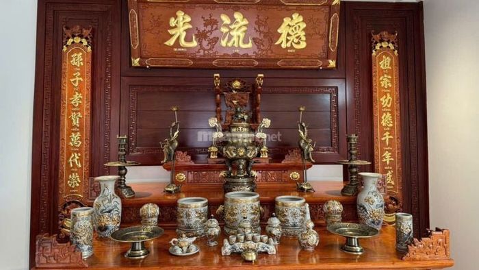 Những lưu ý quan trọng khi sắp xếp 3 bát hương trên bàn thờ gia tiên