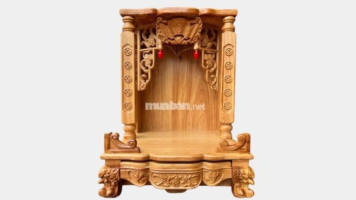 Kích thước bàn thờ Ông Địa 68 x 68 x 108 (cm) là sự kết hợp hoàn hảo giữa phong thủy và thẩm mỹ, tạo nên không gian thờ cúng vừa đầy đủ ý nghĩa lại vừa sang trọng.
