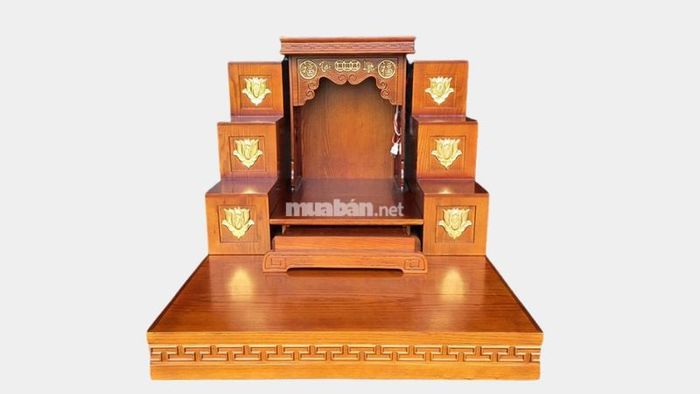 Kích thước bàn thờ Ông Địa 81 x 81 x 108 (cm) là sự lựa chọn hoàn hảo, kết hợp giữa vẻ đẹp thẩm mỹ và ý nghĩa phong thủy, giúp gia chủ thu hút tài lộc và may mắn.