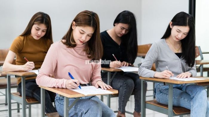 Nên kiêng cắt tóc trước kỳ thi