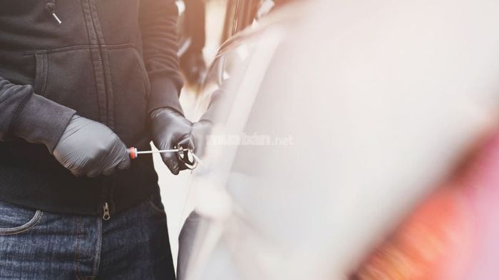 Mơ thấy nhìn thoáng thấy kẻ trộm trong mơ, hoặc có cảm giác nhìn thấy kẻ trộm