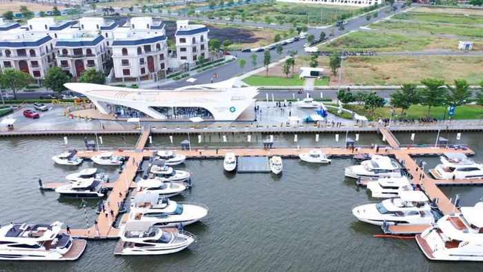 Bến du thuyền Marina Royal - Không gian giải trí sang trọng ven sông tại khu đô thị Vạn Phúc City.