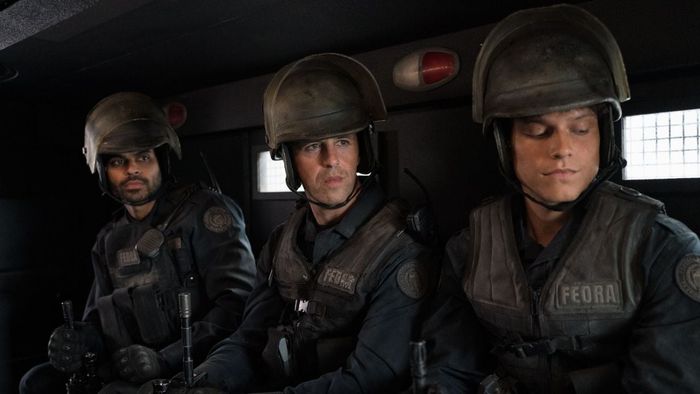 Josh Peck, Jag Bal và Jake Allyn trong The Last of Us