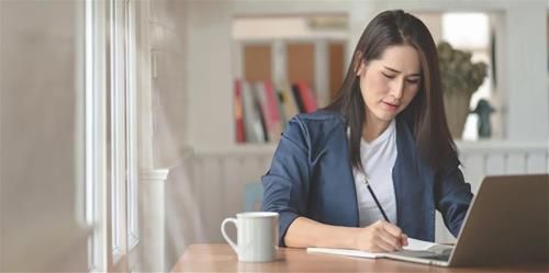 Những khó khăn, gian khổ không khiến họ chùn bước, mà ngược lại, họ xem đó là thử thách để vượt qua, giúp thành công đạt được thêm phần ý nghĩa. Dù xuất thân nghèo khó, người tuổi Thân vẫn sẽ gặp được quý nhân giúp đỡ trên con đường sự nghiệp, và tình duyên cũng sẽ tươi đẹp, hạnh phúc đến với họ.