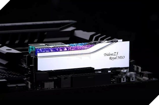 Bộ nhớ RAM 128GB DDR5 đầu tiên trên thế giới có tốc độ 8.000 MT/s và vỏ ngoài vàng sang trọng, khẳng định vị thế của mình trên thị trường.