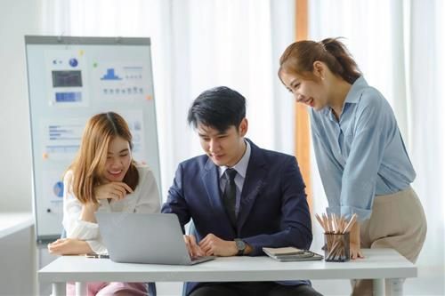 Con giáp may mắn trong công việc vào cuối tuần này