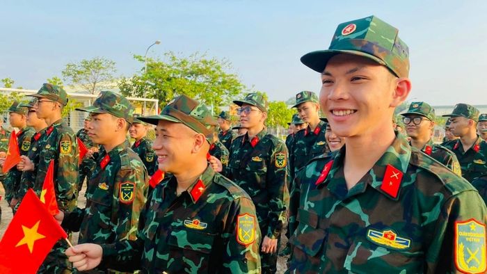 hình ảnh chàng trai bộ đội Việt Nam