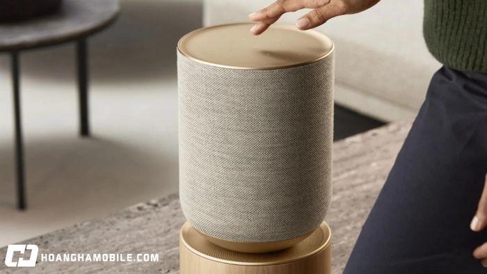 Loa B&O luôn là biểu tượng của chất lượng âm thanh tuyệt vời và thiết kế tinh tế, xứng đáng là lựa chọn của những người yêu cầu sự hoàn hảo trong từng chi tiết.