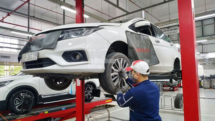 Cách kiểm tra lốp để biết thời điểm thay lốp
