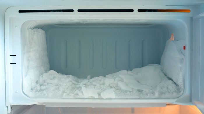 Tủ lạnh kêu to do lớp tuyết dày cản trở hoạt động