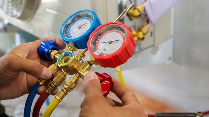 Khắc phục tình trạng tủ lạnh không lạnh bằng cách nạp gas