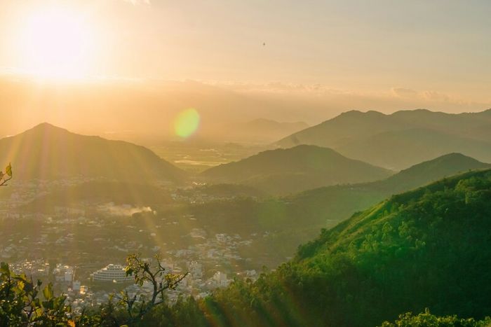 Kinh nghiệm du lịch Nha Trang trọn bộ từ A đến Z năm 2025, với đầy đủ thông tin hữu ích cho chuyến đi của bạn.