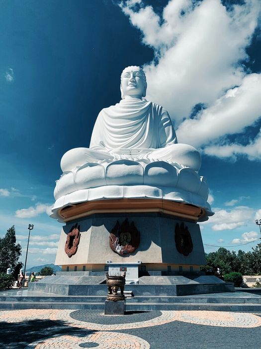 Kinh nghiệm du lịch Nha Trang trọn bộ từ A đến Z năm 2025, cung cấp tất cả những thông tin cần thiết để bạn có một chuyến đi tuyệt vời.