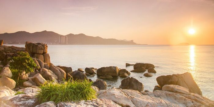 Kinh nghiệm du lịch Nha Trang trọn bộ từ A đến Z năm 2025, với những gợi ý tuyệt vời cho chuyến đi của bạn.