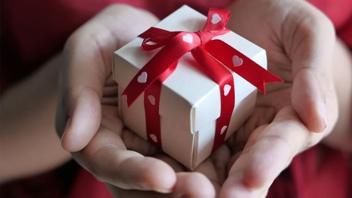 14-3-la-ngay-gi-ai-tang-qua-cho-ai-1