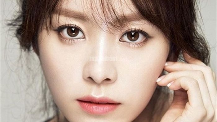 Phụ nữ có tướng mắt tam bạch khá thông minh, nhanh nhẹn và có khả năng thành công cao trong công việc.